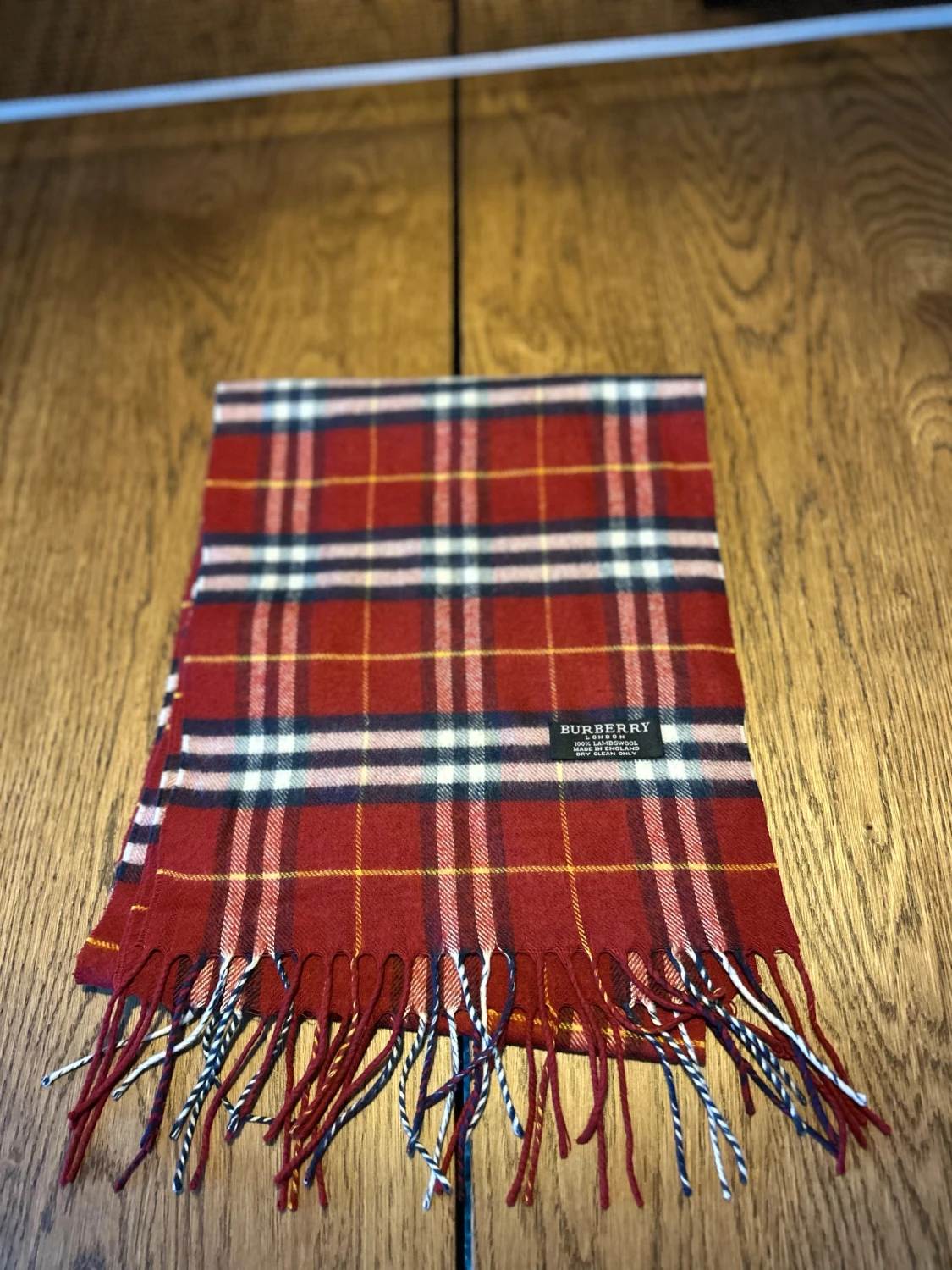 Röd Burberry Halsduk