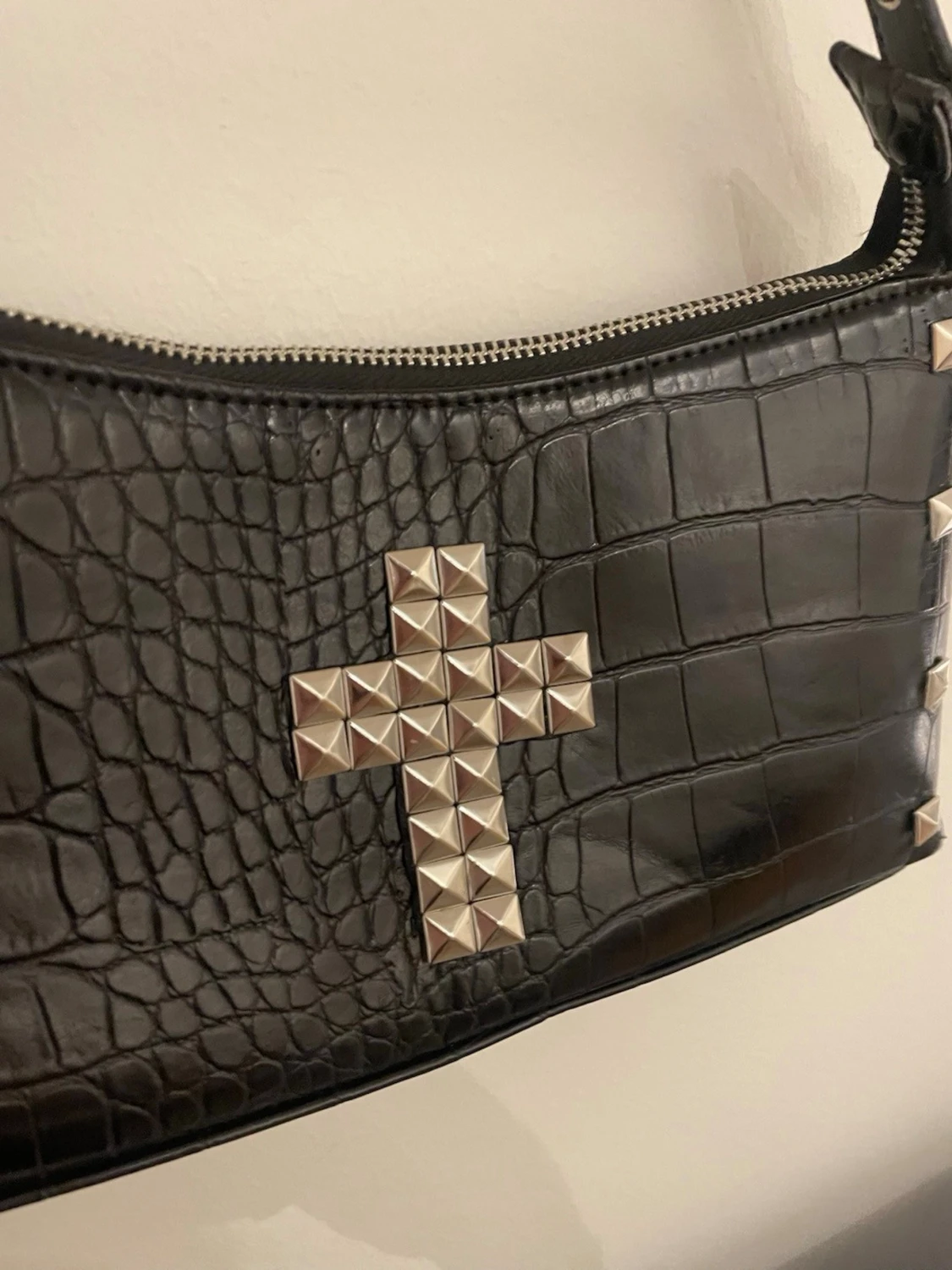 Svart axelväska med nitar - 2