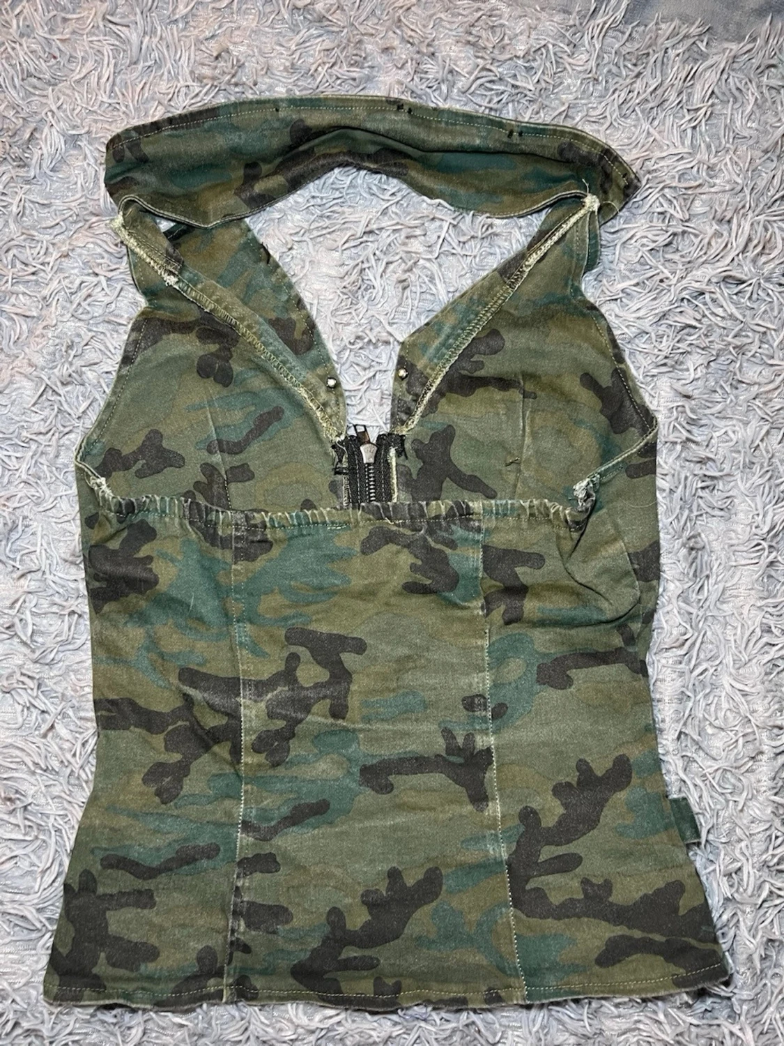 Camouflagetopp med dragkedja och bälten - 1