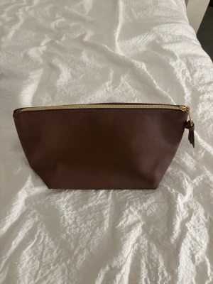 Necessär  - Brun necessär från Åhléns 