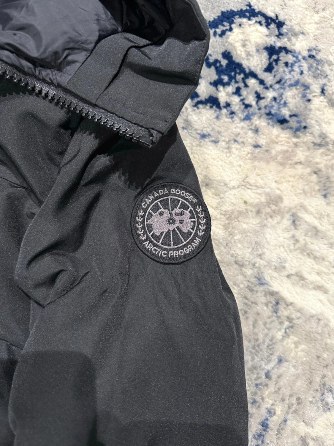 Svart canada goose macmillan - 2