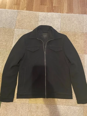 Sand copenhagen jacka - Hög kvalite Sand copenhagen overshirt jacka i svart i storlek 46 motsvarar Xs-S ny pris 3.6