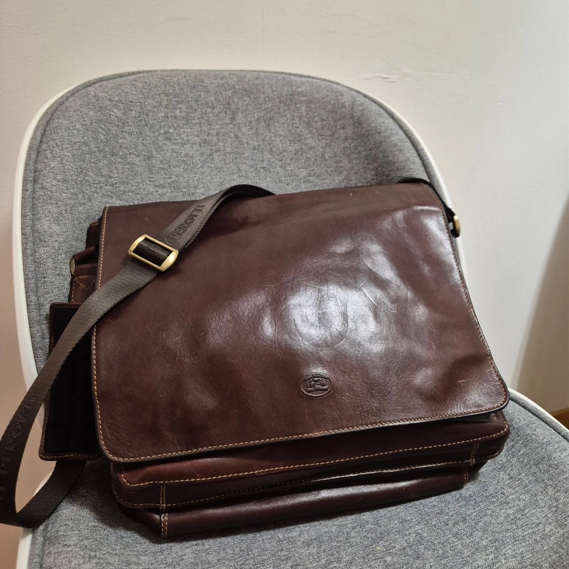 Brun portfölj från Tony Perotti