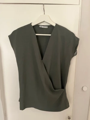 Grön omlottopp från Zara - Från Zara, använd 1 gång