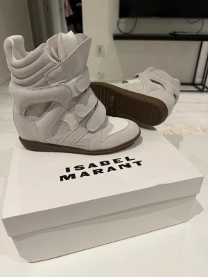Isabel Marant womens white winter boots 39 - Brand new! Comes with box and is size 39. 100% guaranteed authenticity🫶🏻 We ship all over scandinavia