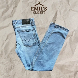 Replay anbass - Replay anbass i gott skick. Storlek W32 L32. Finns små fläckar men inget jag någonsin har tänkt på. Tveka inte på att höra av dig.