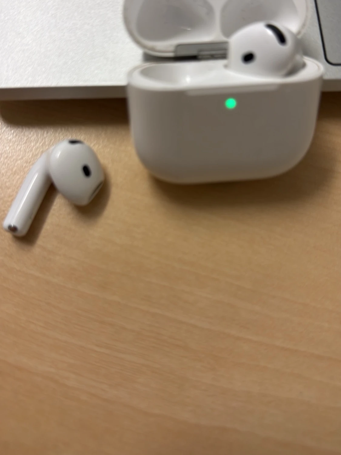 AirPods 4 - 2
