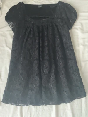 spets tröja - svart blus från Gina tricot 💕