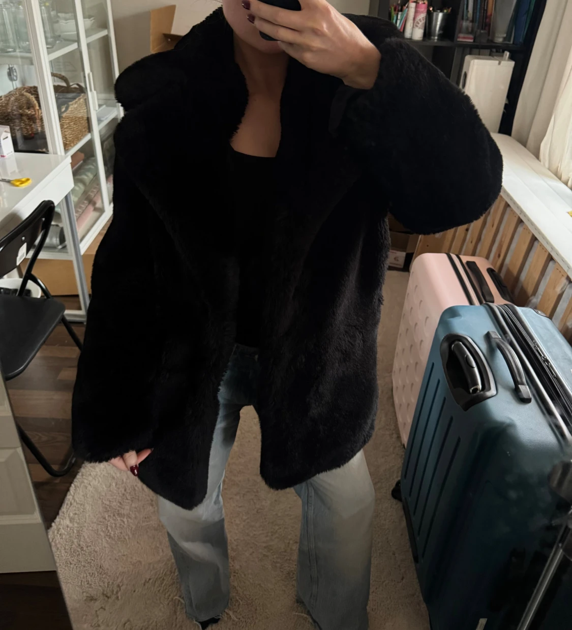 Svart fuskpälsjacka från Mango  - 3