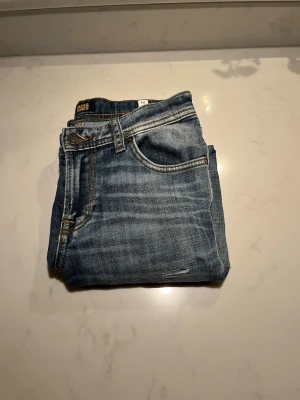 Jack & Jones Jeans - Säljer dessa feta blå jeans från Jack & Jones. helt nya, endast testade. Jeansen är väldigt eftertraktade och det är svårt att hitta just denna modell. Priset är ej hugget i sten. Skriv gärna vid intresse eller fundering. Fraktar med spårbar frakt 1-3 arbetsdagar👊