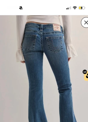 True religion jeans - Säljer mina true religion jeans, då dom är försmå för mig. Dom är uppsydda och köpta av en kompis men har själv aldrig använt dom. Hör av er om ni undrar över mått eller något!💘