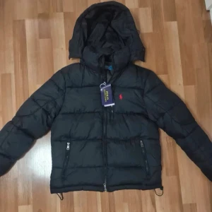 Ralph Lauren Jacka - Helt ny Ralph Lauren jacka  med tags. Både riktigt snygg och bekväm. Storlek S. Tveka inte ställa frågor vid intresse🙌