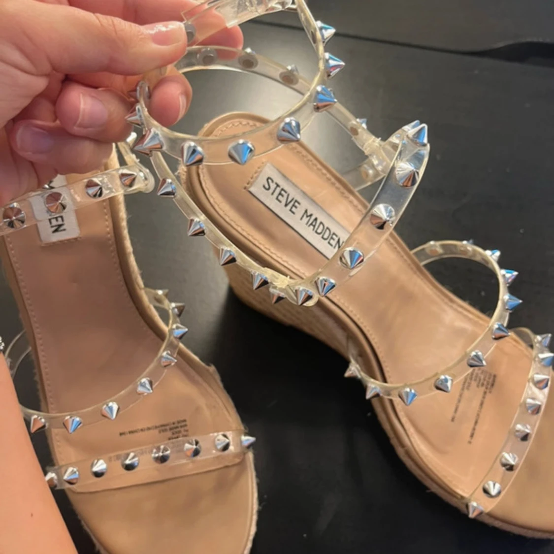 Steve Madden sandaler med nitar och kilklack - 2