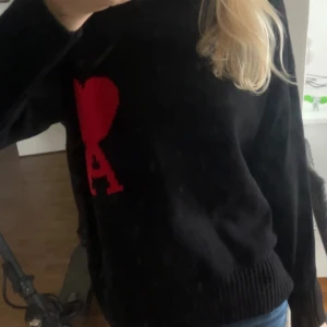 Stickad tröja  - Oanvänd tröja men ingen prislapp. Säljer då den ej kommer till användning. Storlek S 