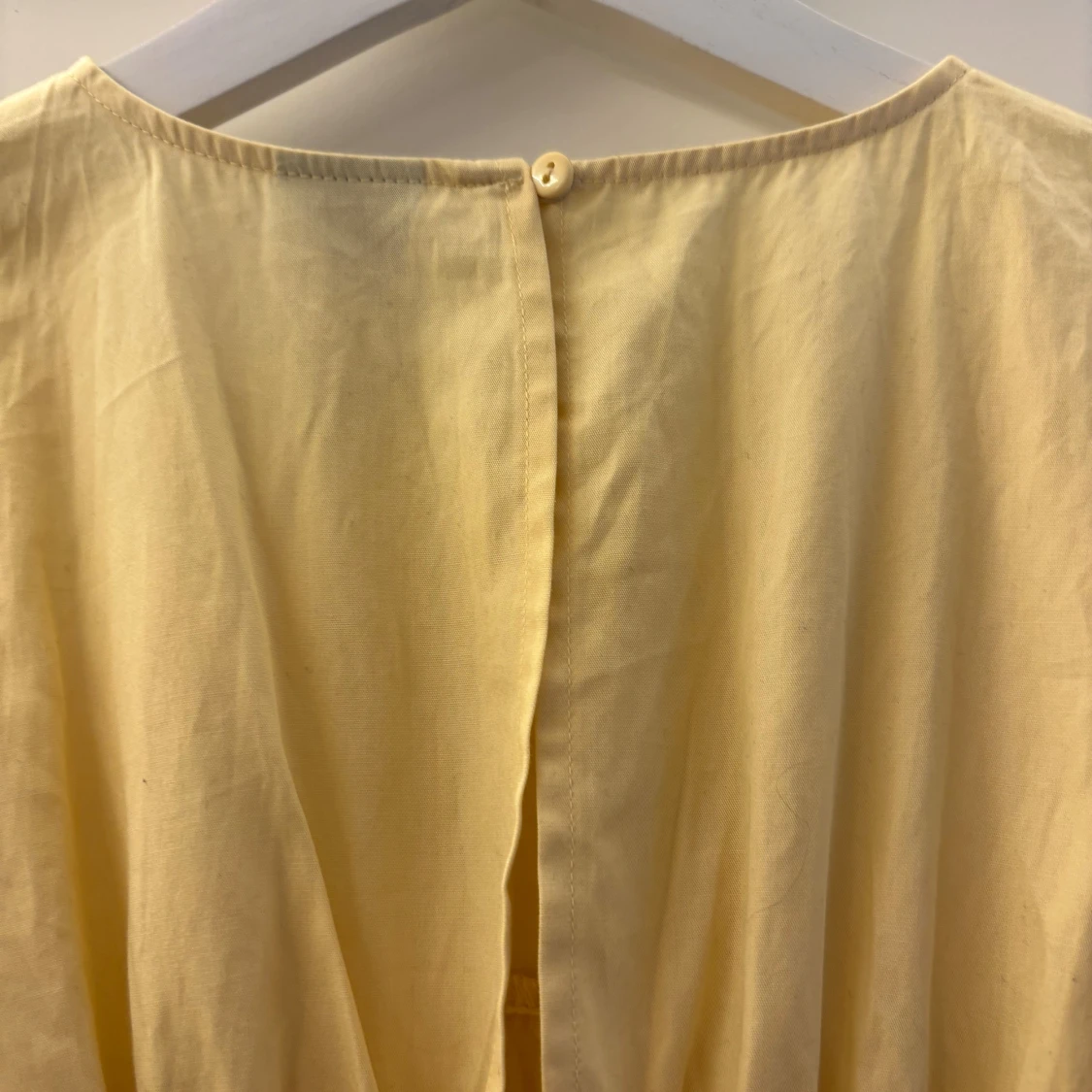 Ljusgul långklänning från Gina Tricot - 1