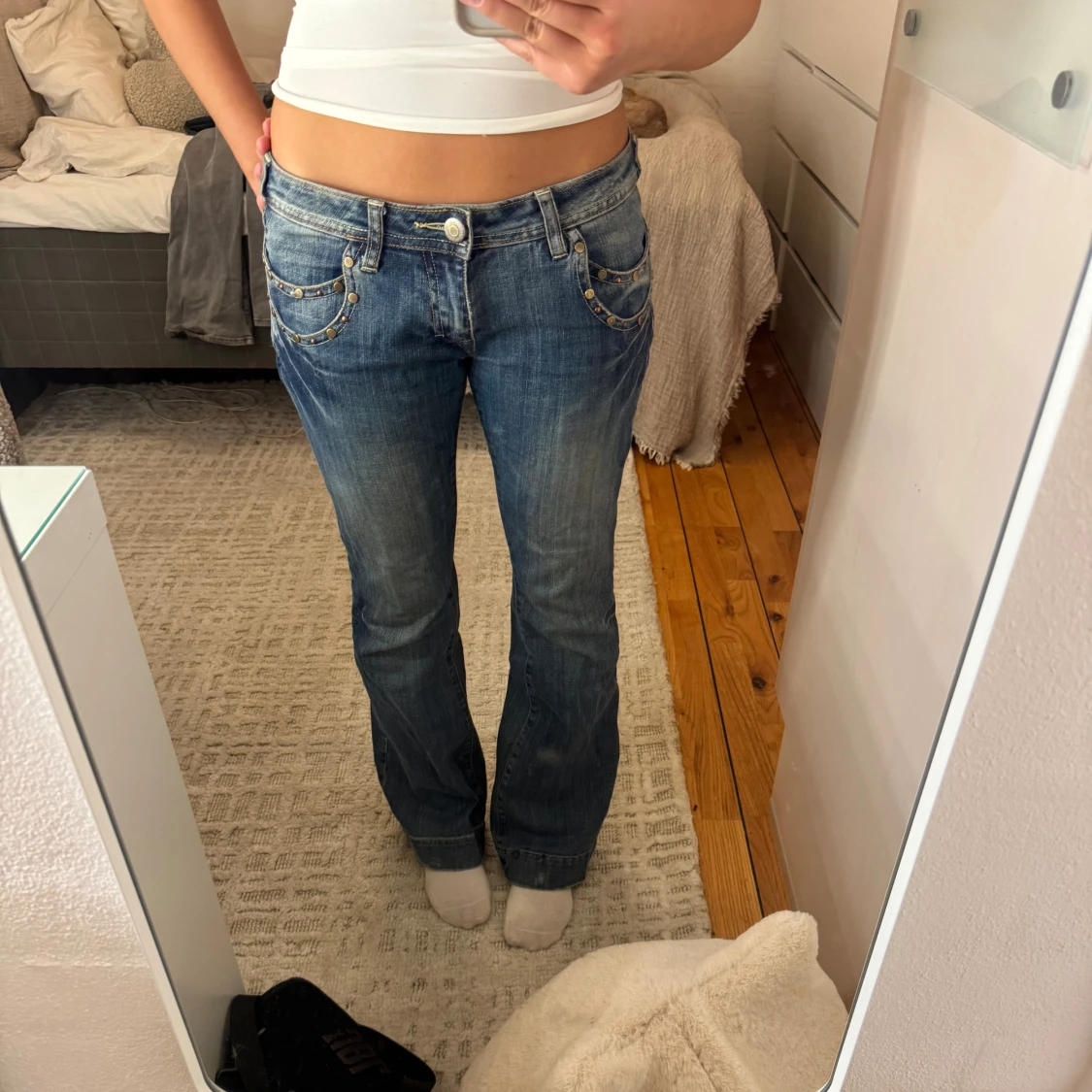 Blå bootcut jeans med nitar - 1