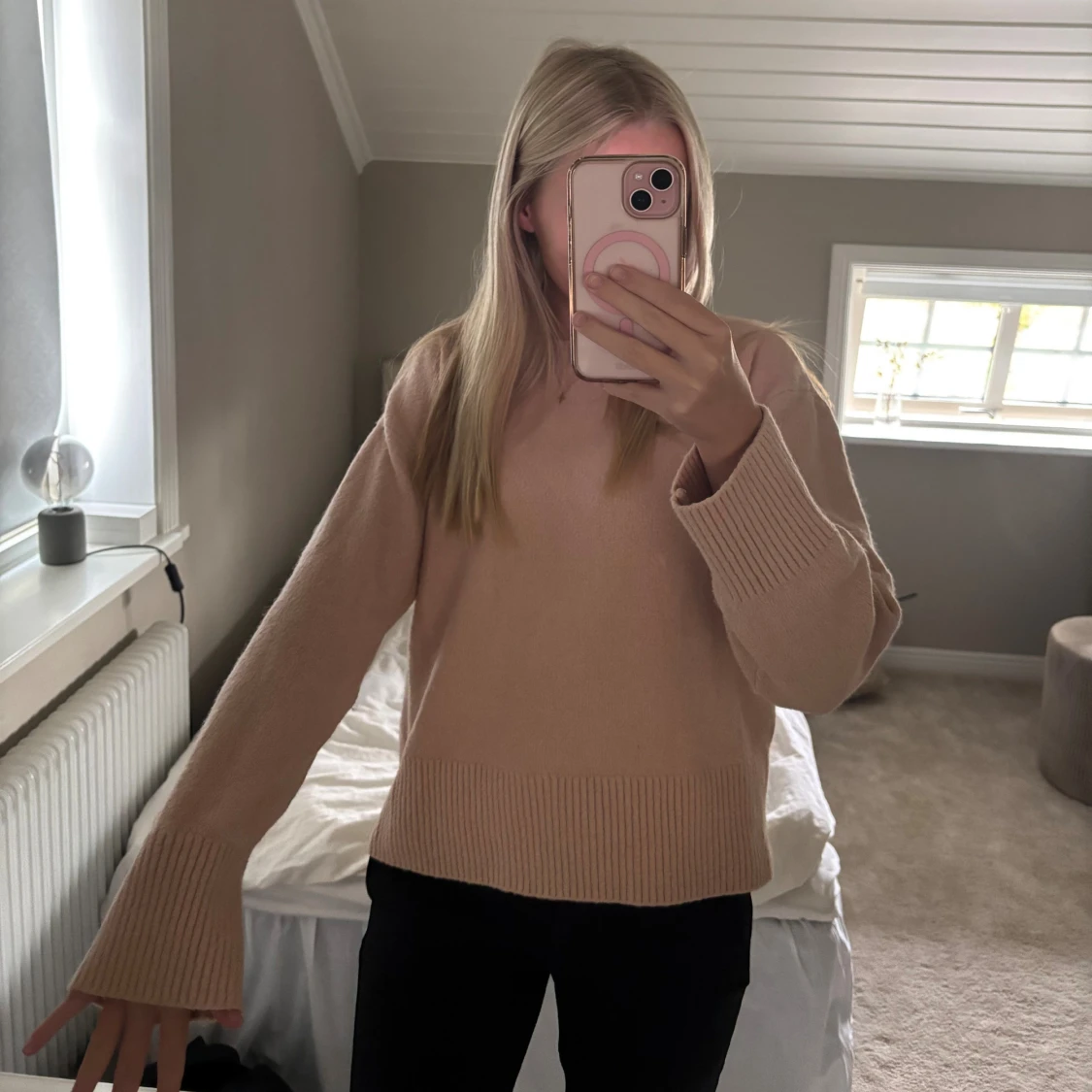 Rosa/beige stickad tröja med breda muddar - 3