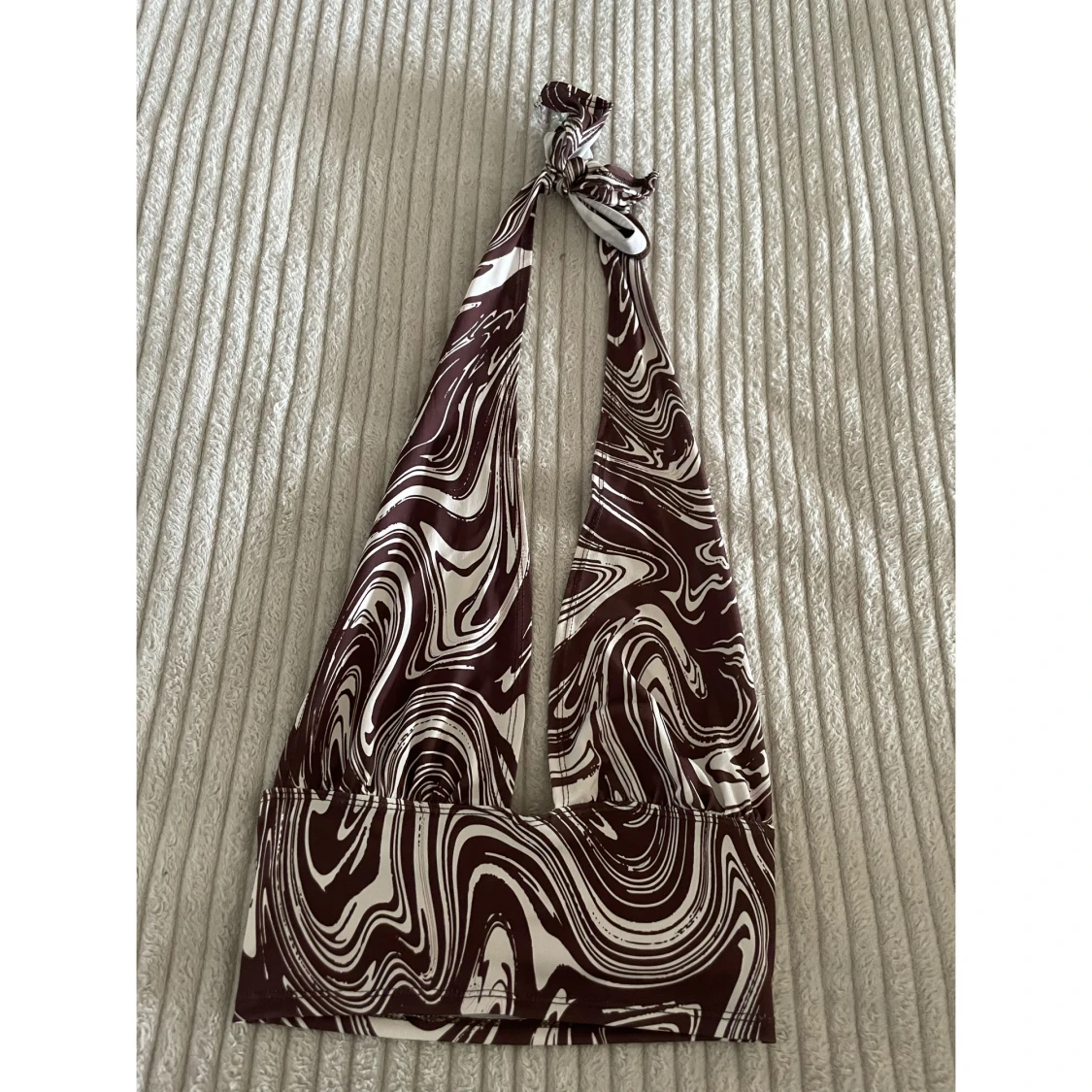 Halterneck-linne med mönster