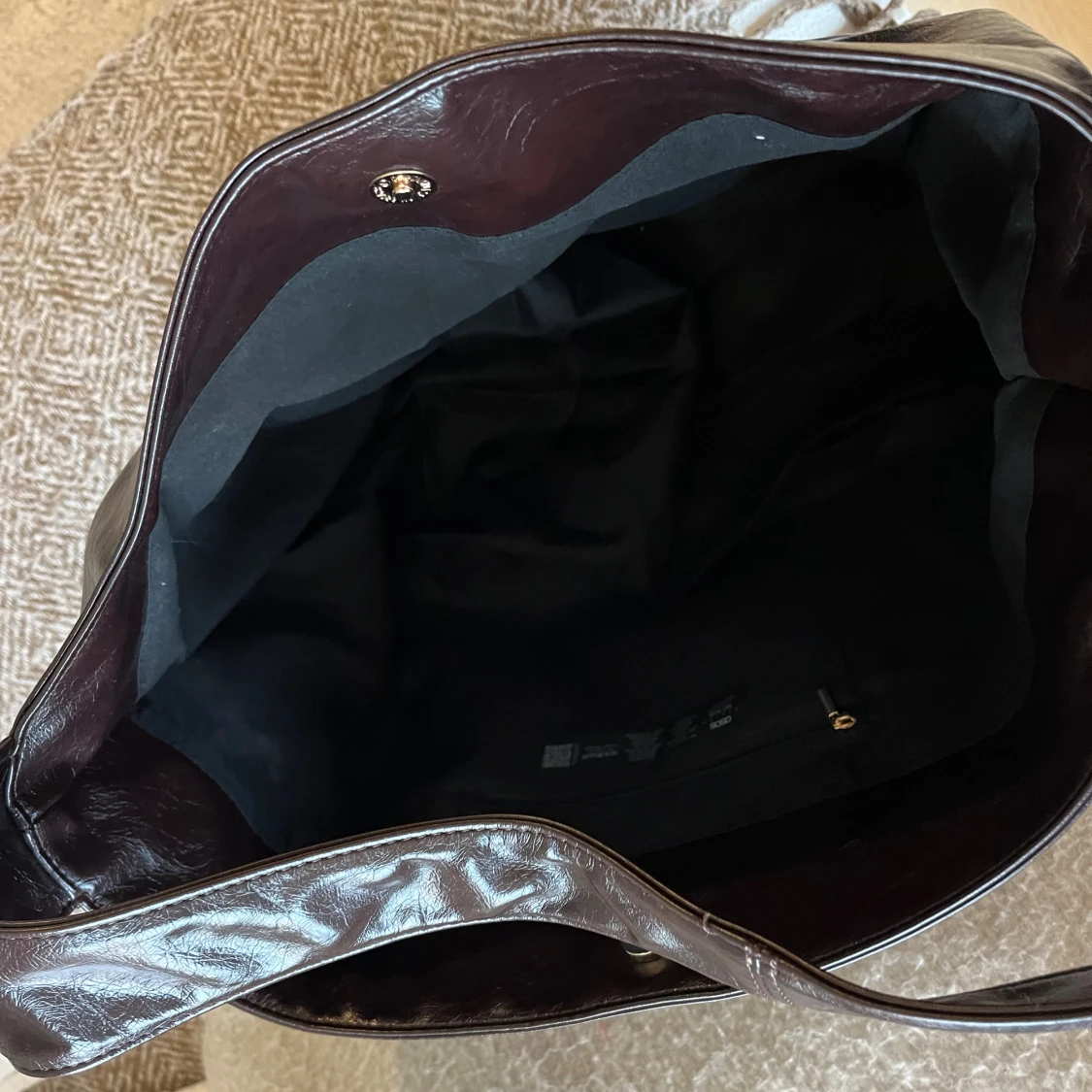 Stor mörkbrun axelväska i skinn - 3