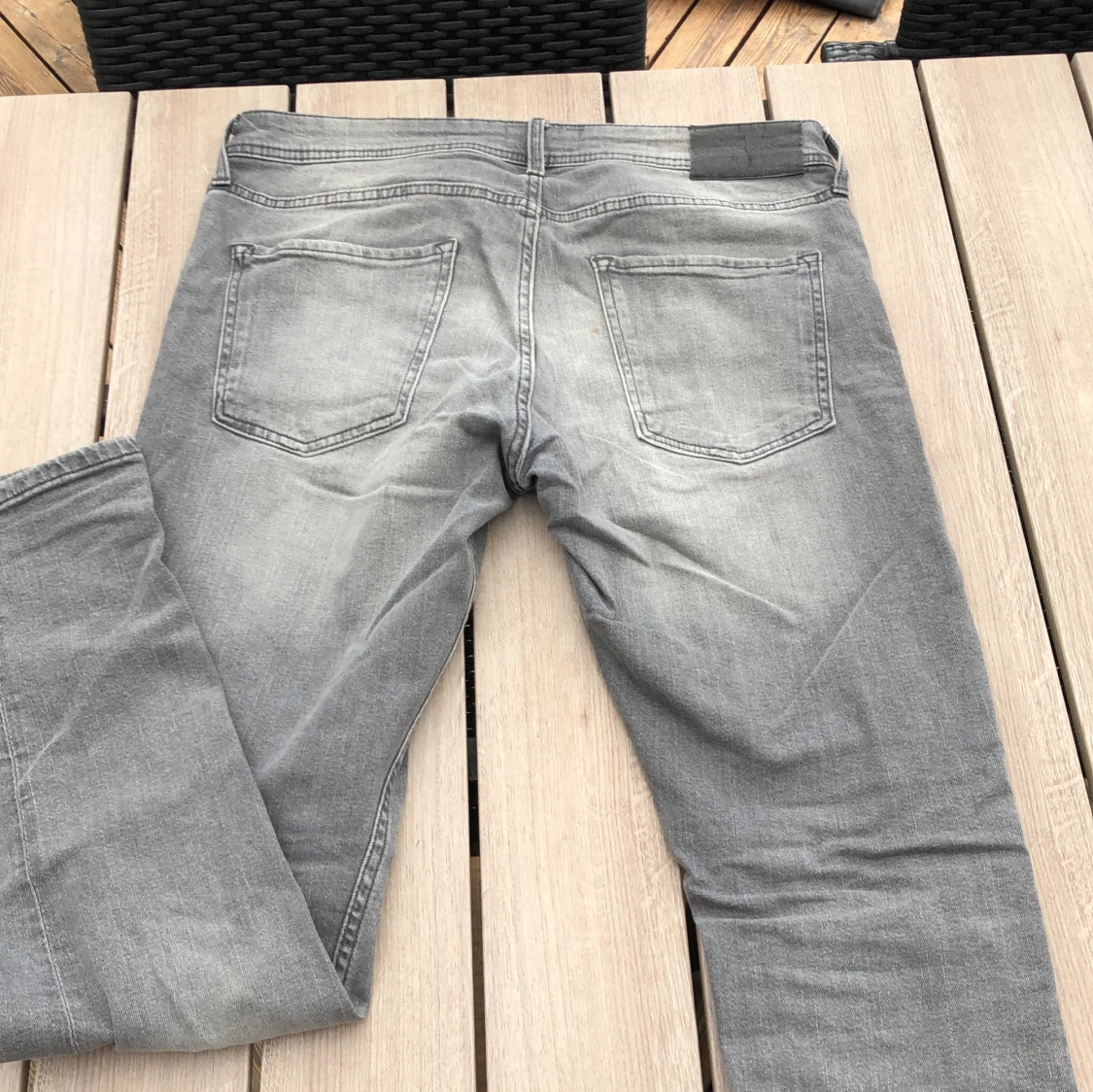 Grå jeans från Stock & Hank - 1