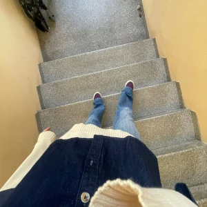 Lila sneakers med vit sula - Säljer ett par snygga lila sneakers från Eytys med klassisk rund tå och vit platt sula. - har använt max 10 gånger 