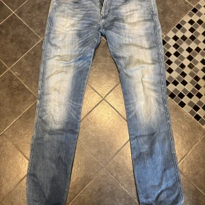 Replay anbass - Ljusblåa jeans från replay. Mycket bra skick. Storlek 32/34, priset är ej hugget i sten