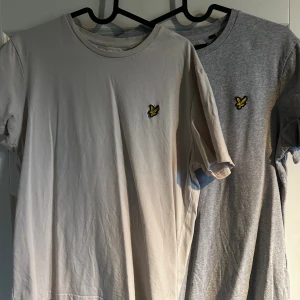 Grå och beige t-shirt från Lyle & Scott - Jag är 185cm 80kg