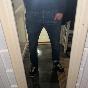 Replay Anbass hyperflex - Säljer dessa feta replay jeans för ett bra pris. Model Anbass. Skriv vid minsta funderingar💬