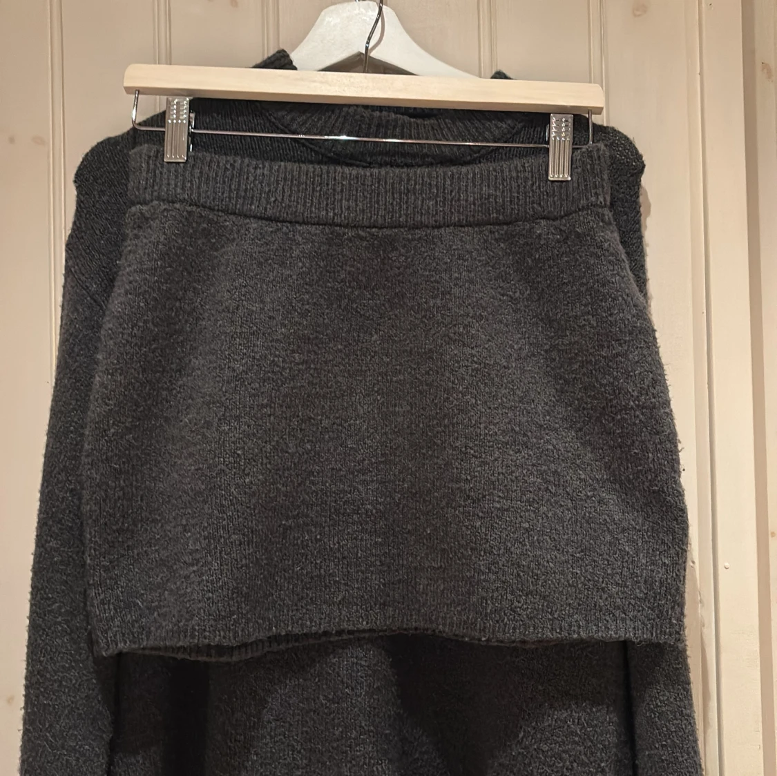 Mörkgrå stickad tröja Josefine HJ x NA-KD - 3