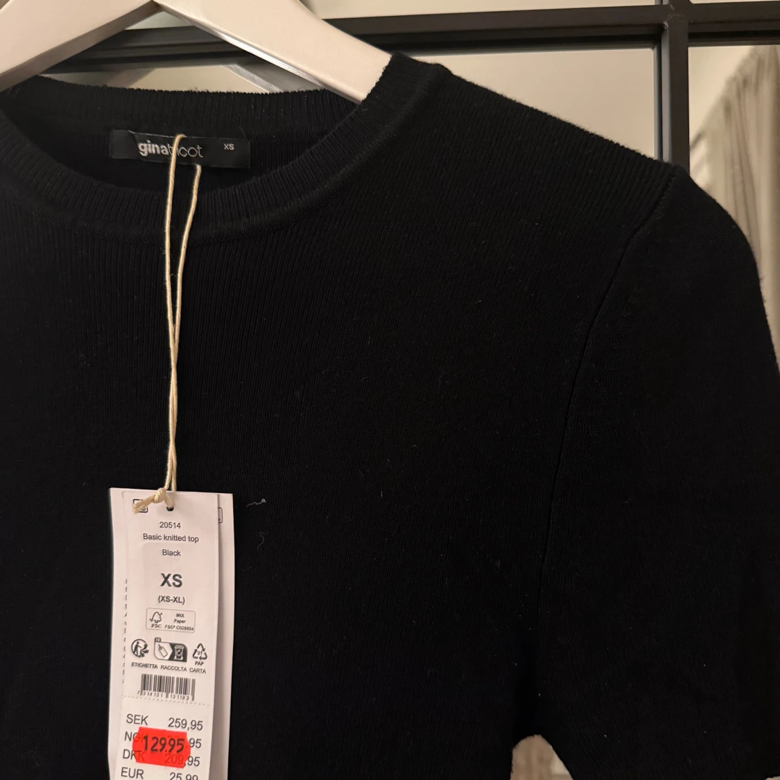 Svart stickad topp från Gina Tricot - 1