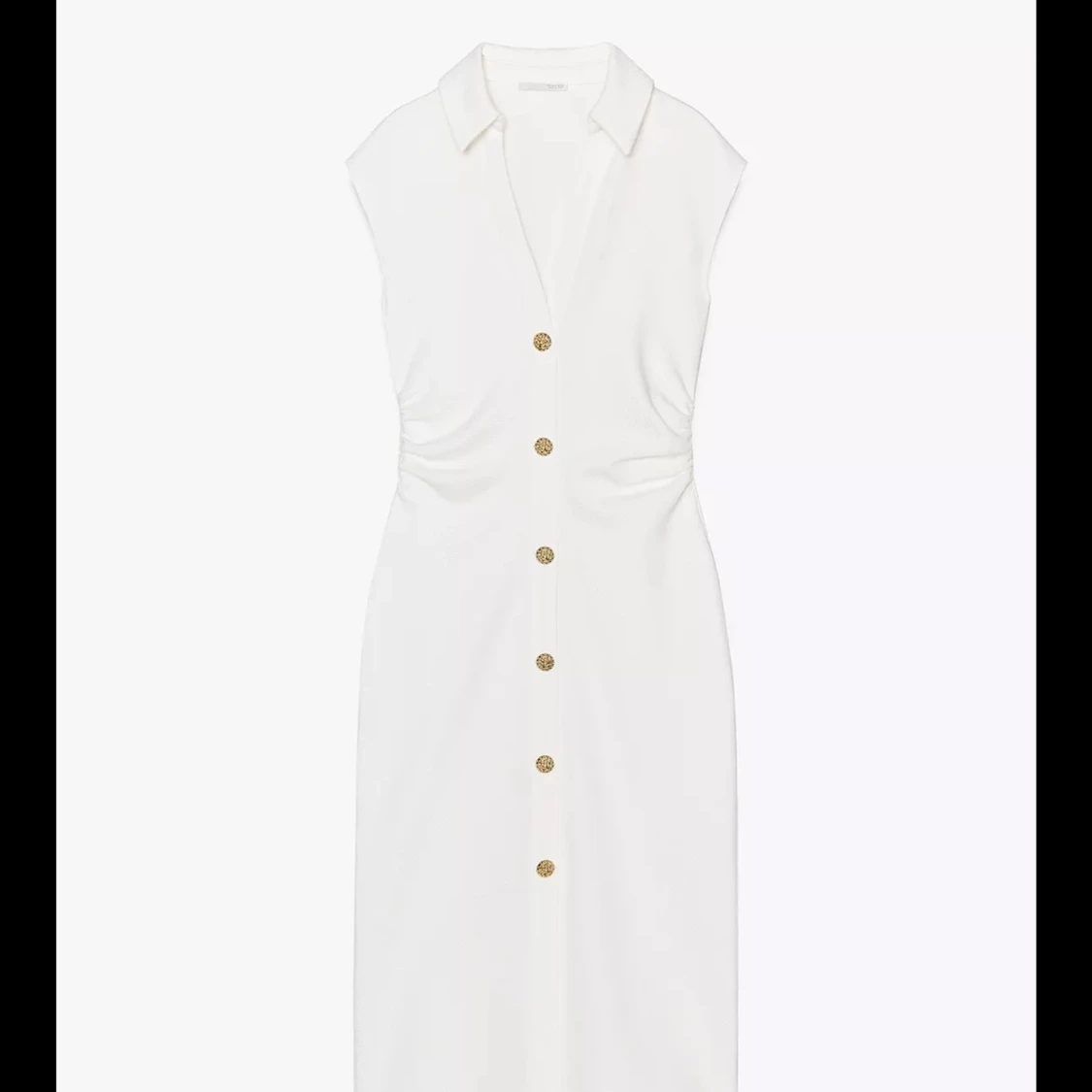 Vit omlottklänning med guldknappar