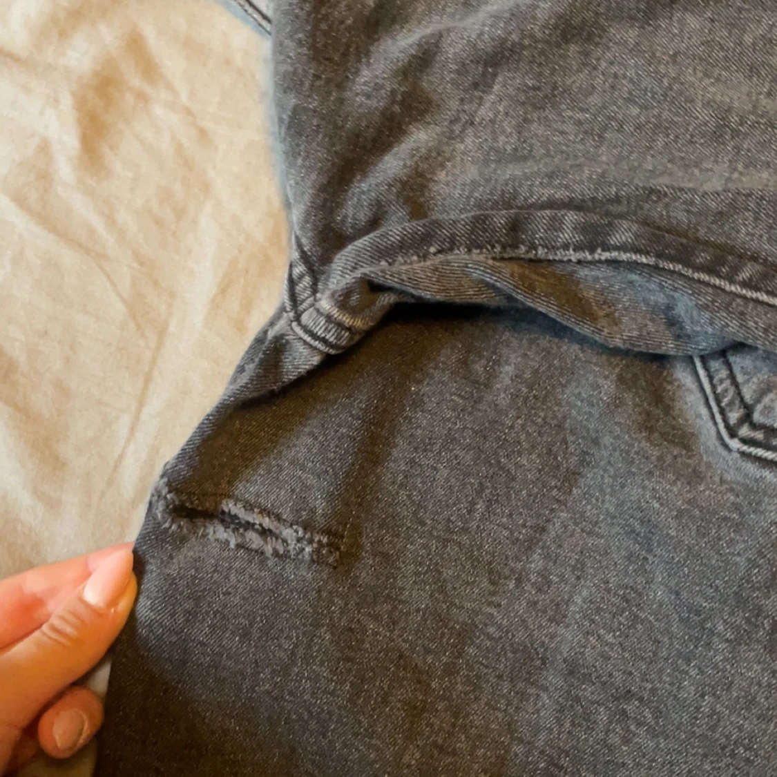 Gråa straight/bootcut jeans från Gina  - 3