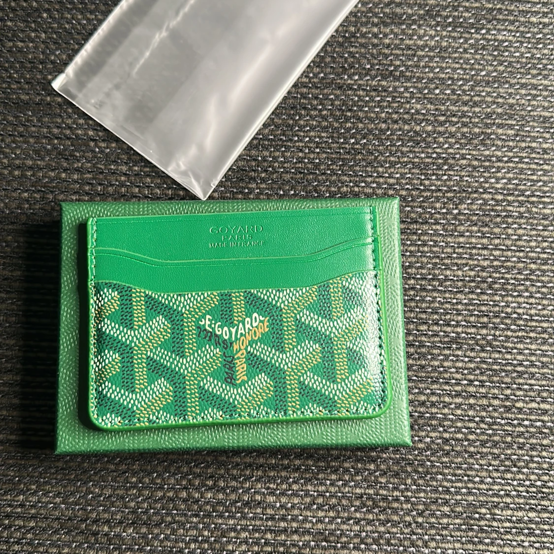 Grön plånbok med mönster - 1