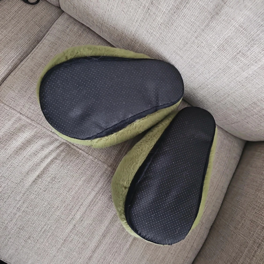 Gröna fluffiga avokado tofflor från Topshop - 1