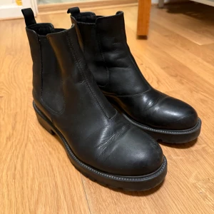 Vagabond boots - Ett par svarta boots från vagabond. Hela och fina, storlek 38 men passar mig som har 38/39!