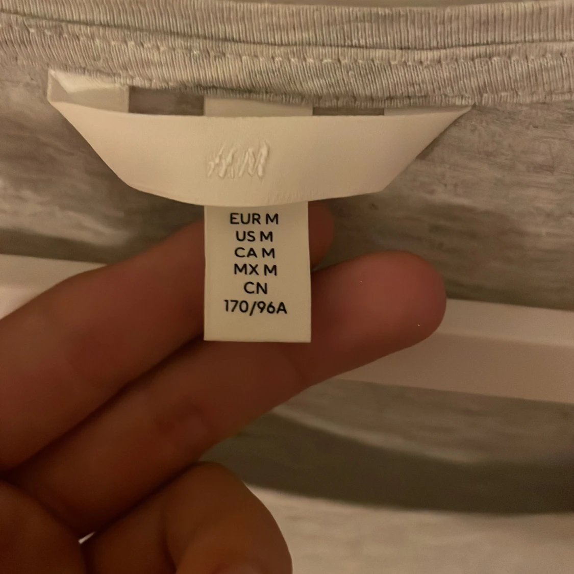 Ljusgrå långärmad tröja från H&M - 1