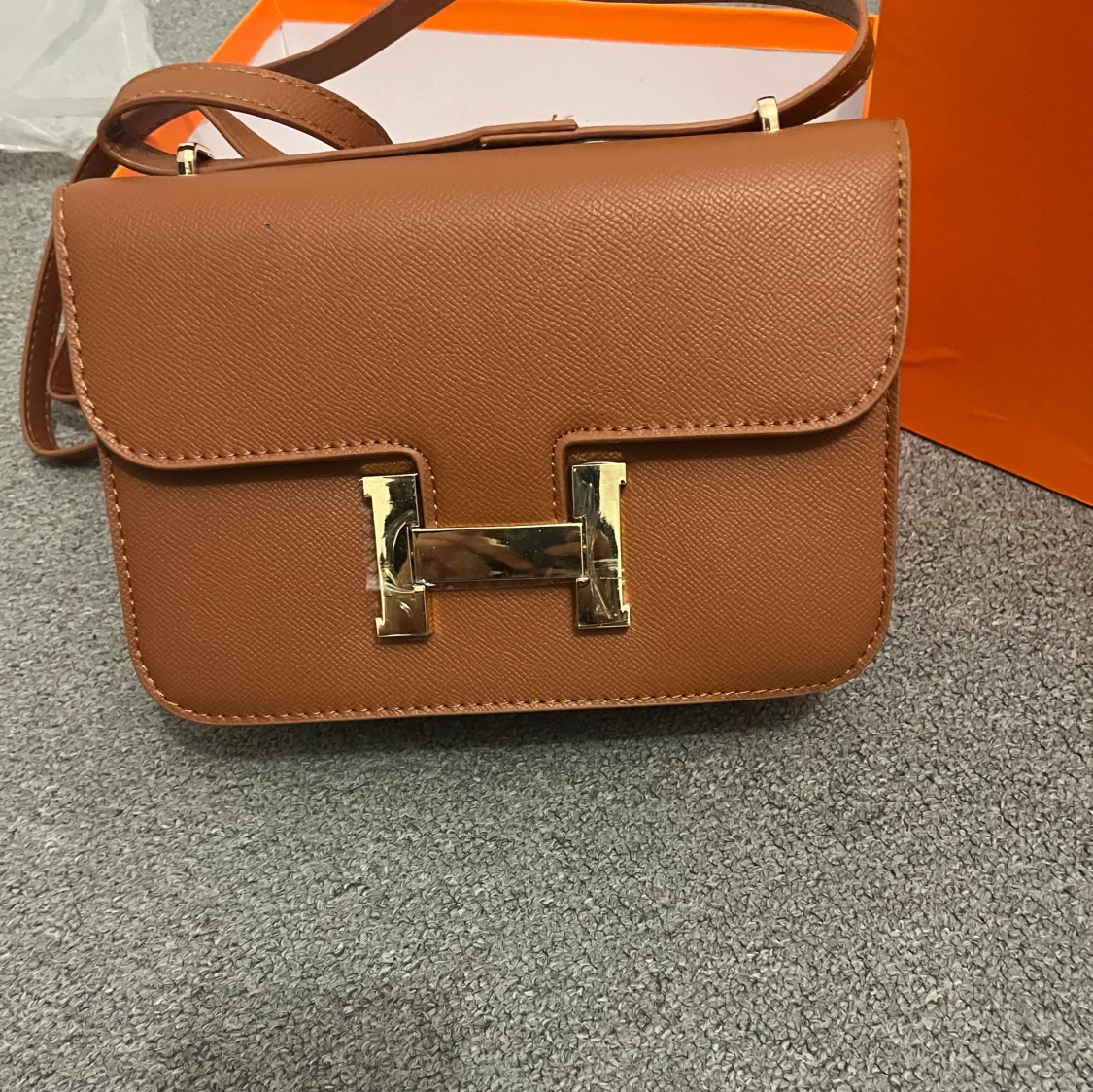  brun axelväska i skinn - 1