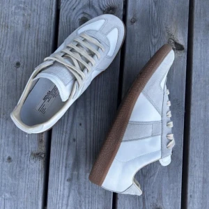 Maison margiela skor MED KVITTO! - Storlek 43 men passar 42 | Nypris ca 6000 | Kvitto finns | Med frågor eller funderingar tveka inte med att skriva!