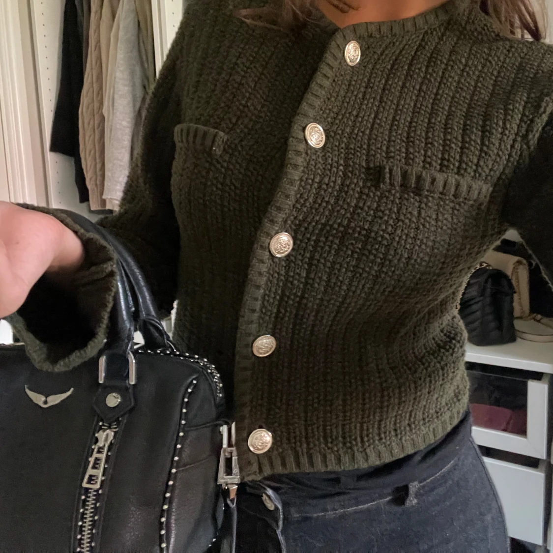 Mörkgrön cardigan kofta med guldknappar - 4