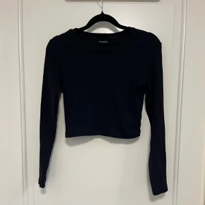 Svart croptop S - Svart enkel croptop från Even&Odd passar xs-s, nyskick 