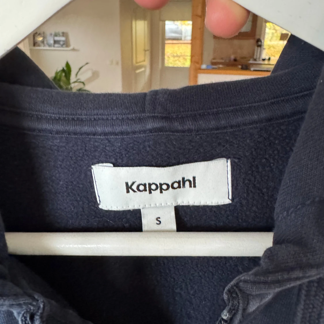 Mörkblå hoodie från Kappahl - 2