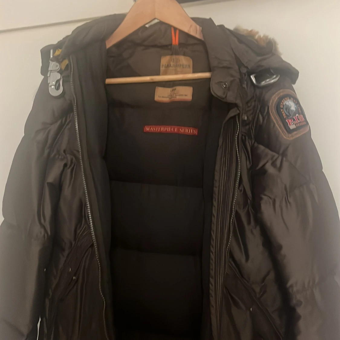 Mörkbrun dunjacka Parajumpers med päls