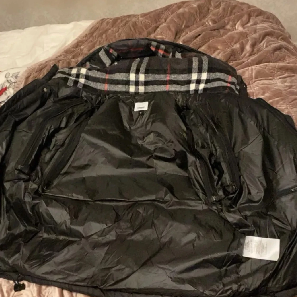 Svart pufferjacka från Burberry - 1