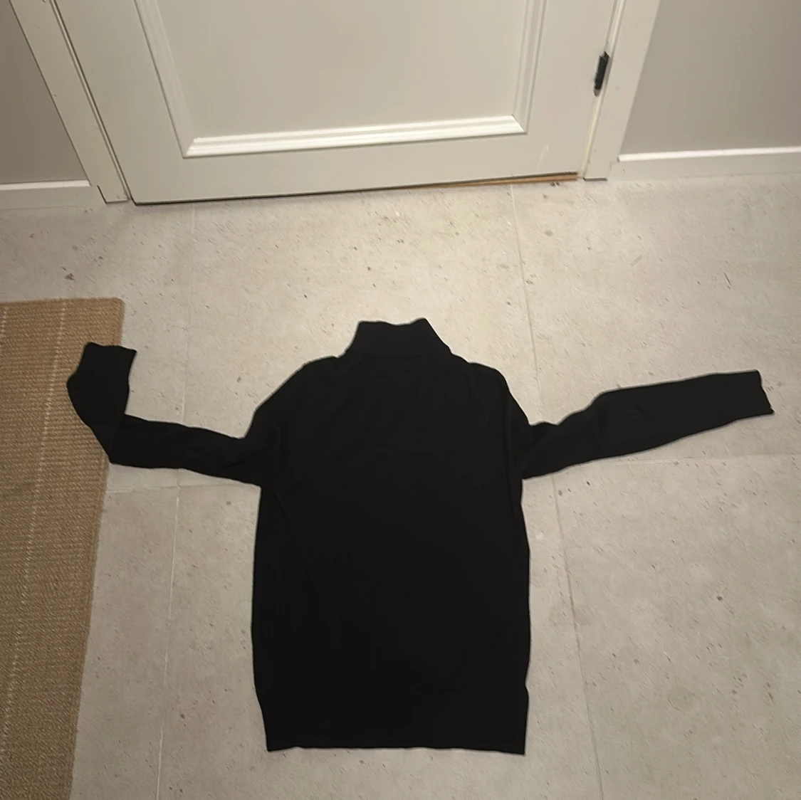 Svart kofta i merinoull från Riley - 1