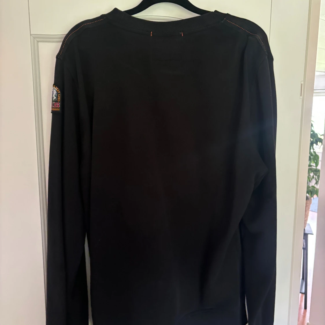 Svart sweatshirt från Parajumpers - 2