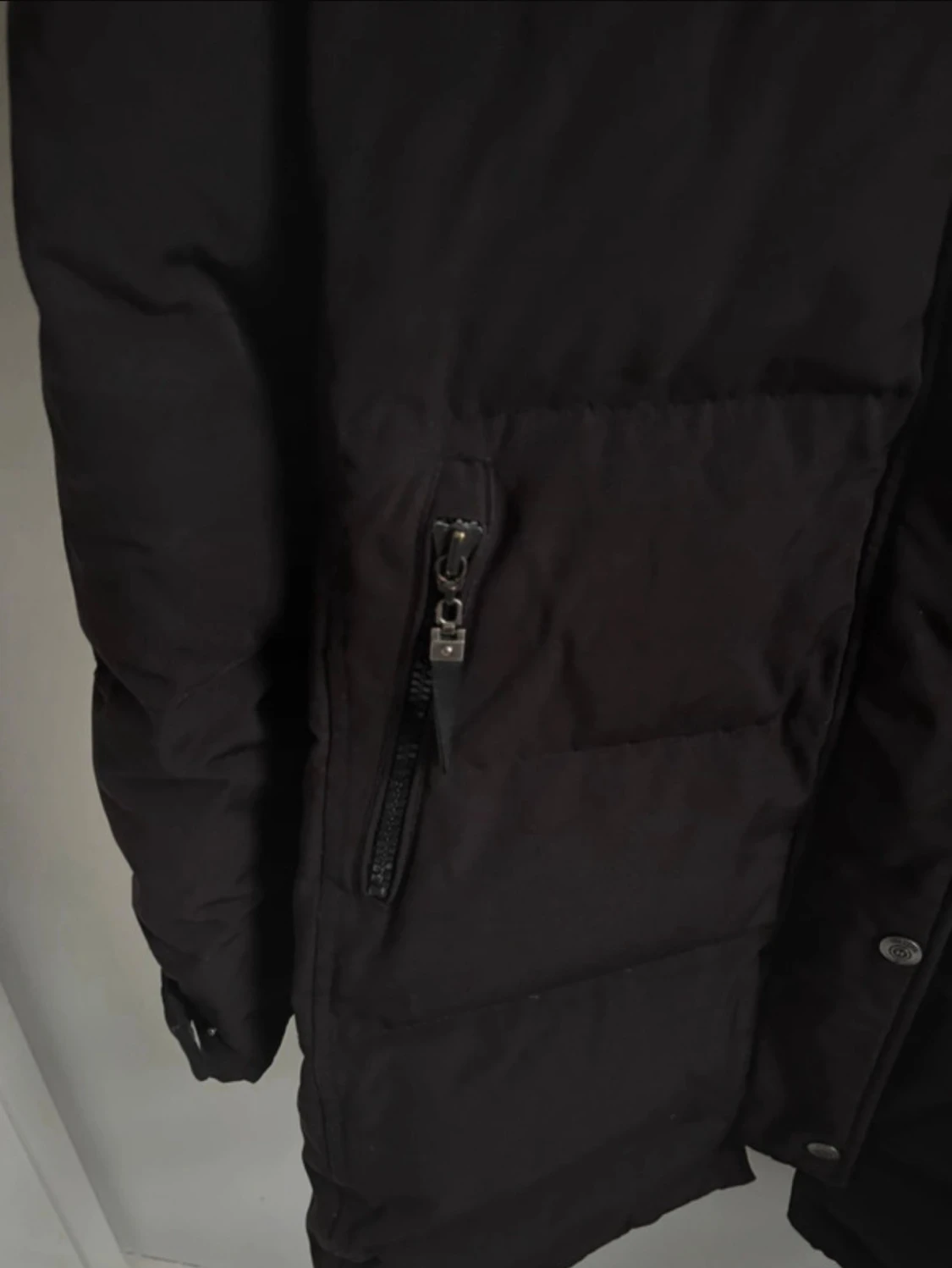 Svart lång dunjacka från Hollies - 1