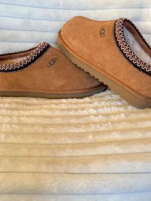 Uggs Tasman - Tjenare säljer ett par sjukt snygga Uggs Tasman!!                  ||| Helt nya bara provade. Storlek 42, skick 10/10. Hör av dig om du har frågor💫 
