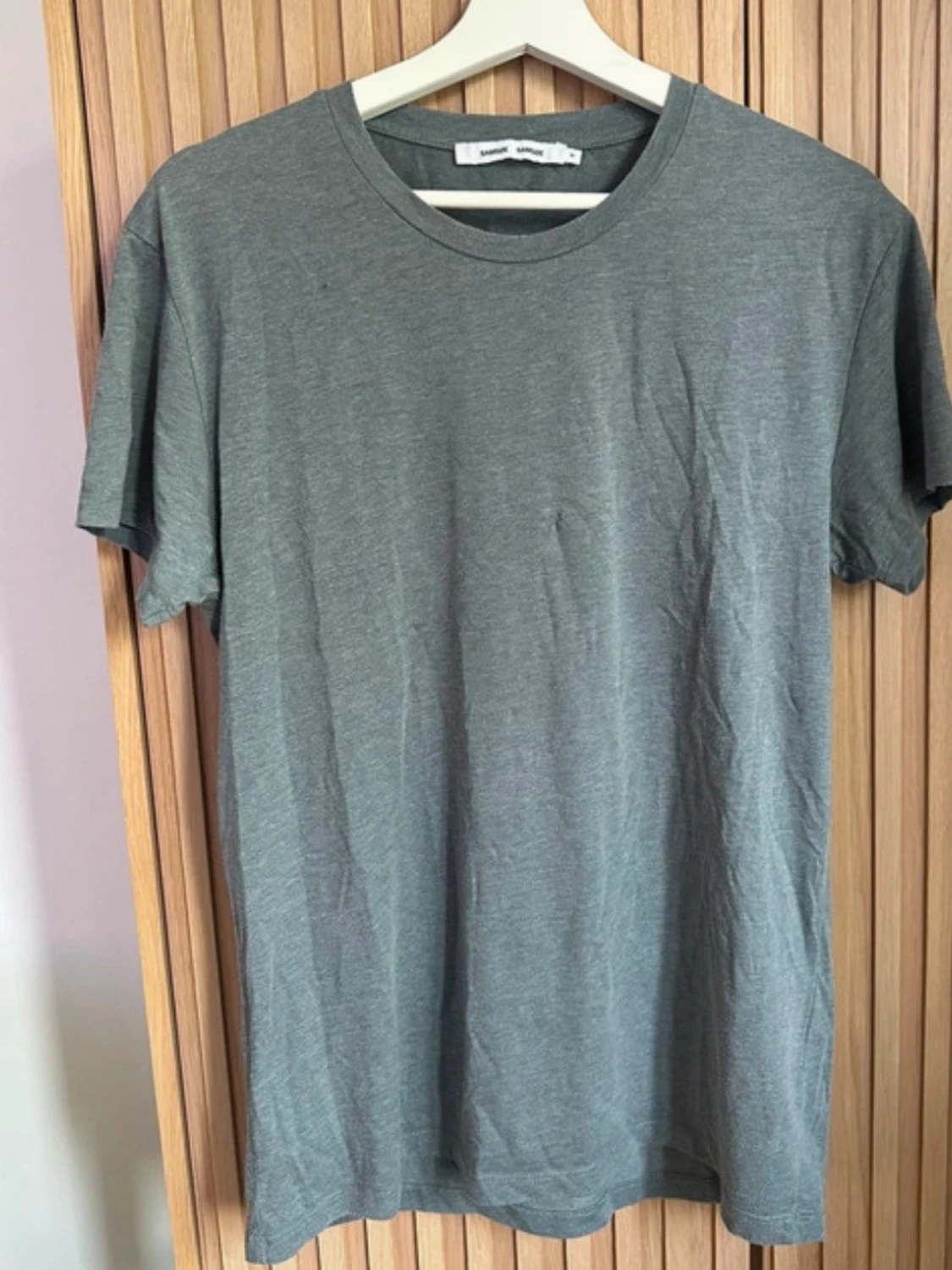 Grå basic t-shirt från Samsoe Samsoe