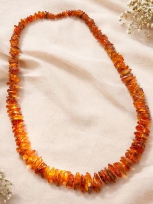 Bärnstenshalsband . - Vackert bärnstenshalsband i varm honungsfärg.