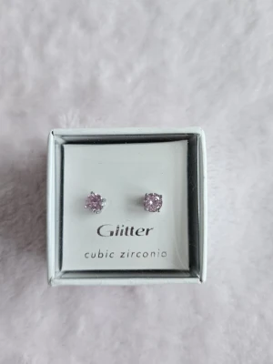 Rosa örhängen från Glitter  - Oanvända. 